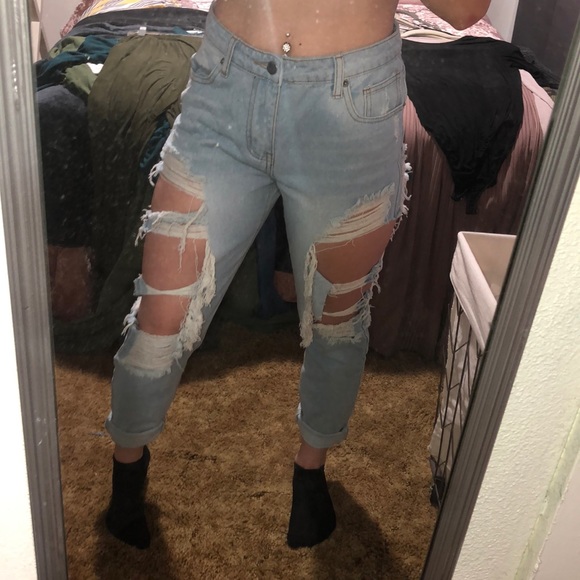 Fashion Nova Boyfriend Jeans - Picture 4 of 6